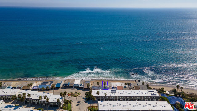 11856 Beach Club Way, Malibu CA: https://media.crmls.org/mediaz/cd9d2aaf-9797-423f-9cd3-0caea95fc887.jpg