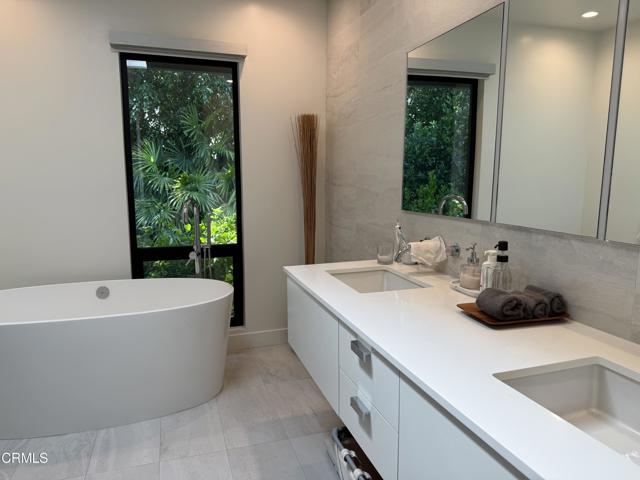 1240 Chateau Road, Pasadena CA: https://media.crmls.org/mediaz/cd9dc001-1584-41b1-b9eb-360de6ffbb54.jpg