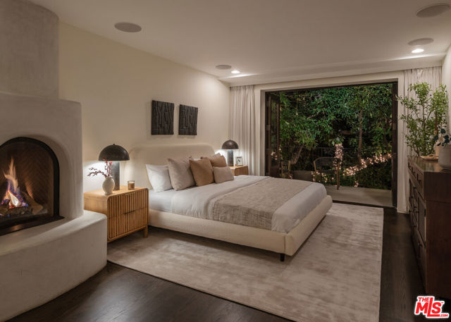 2444 Lyric Avenue, Los Angeles CA: https://media.crmls.org/mediaz/cd9dc431-1540-49e2-8dc9-36437f1b0da3.jpg
