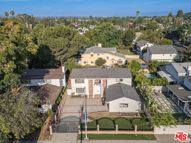 6257 Lindley Avenue, Tarzana CA: https://media.crmls.org/mediaz/cd9e77cd-6f9d-4568-9c66-28888ef2be42.jpg