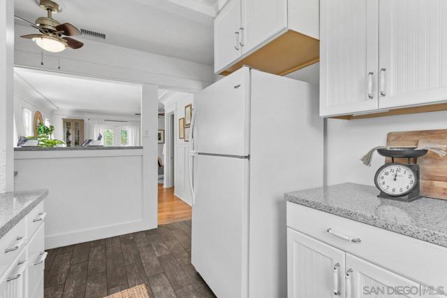 4749 Choctaw Dr, San Diego CA: https://media.crmls.org/mediaz/cd9e9f2f-158b-42a2-b3d1-b8c5538ecc31.jpg