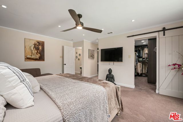 521 S Parish Place, Burbank CA: https://media.crmls.org/mediaz/cd9f27ed-d8d2-43c2-bae7-0435b9661828.jpg