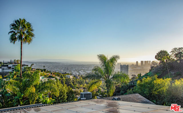 9265 Thrush Way, Los Angeles CA: https://media.crmls.org/mediaz/cd9f8a71-e2d6-46fb-90bc-5bc410c13454.jpg