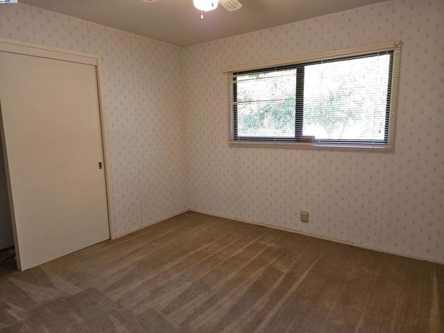 29625 Palomares Rd, Castro Valley CA: https://media.crmls.org/mediaz/cd9f8b71-d8c1-46d9-938c-97dbc3667954.jpg