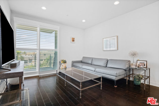 436 S Virgil Avenue, Los Angeles CA: https://media.crmls.org/mediaz/cd9fa1e1-2886-4a08-b7bc-982c640f5c0a.jpg