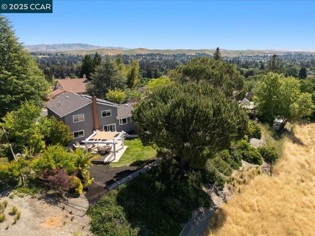 2787 Morgan Dr, San Ramon CA: https://media.crmls.org/mediaz/cd9fbcd5-f9d9-4e7a-b18a-ea1fe4dd8169.jpg