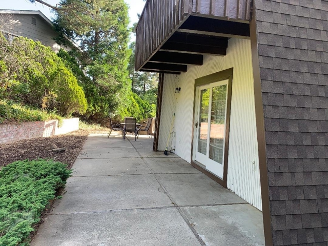 4515 Ewing Rd, Castro Valley CA: https://media.crmls.org/mediaz/cda0919e-90b0-4cbe-bdee-696c9749583c.jpg