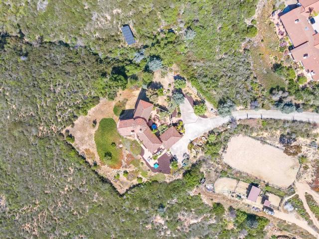 859 Cocos Dr, San Marcos CA: https://media.crmls.org/mediaz/cda0ea52-cfd6-47e6-ba0e-e205e90182c2.jpg