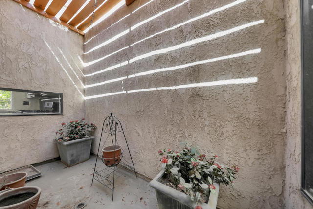 41515 Navarre Court, Palm Desert CA: https://media.crmls.org/mediaz/cda23eb8-0705-4b7b-9413-de6e7df2d912.jpg