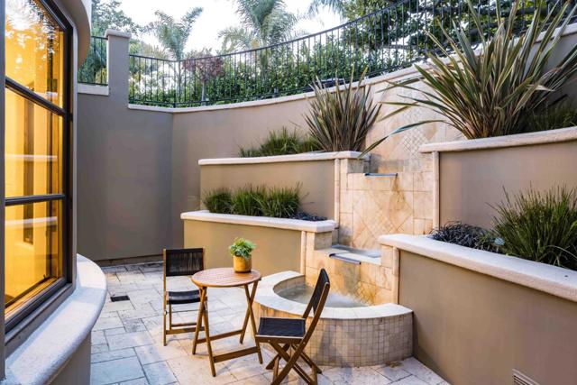 8 Reyna Place, Menlo Park CA: https://media.crmls.org/mediaz/cda28845-d242-41fd-906d-d8f69301d486.jpg