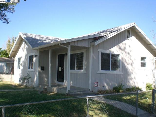2137 Whitcomb Way, Modesto CA: https://media.crmls.org/mediaz/cda2d9cf-e3cb-47fc-bb9c-2648dacb568b.jpg
