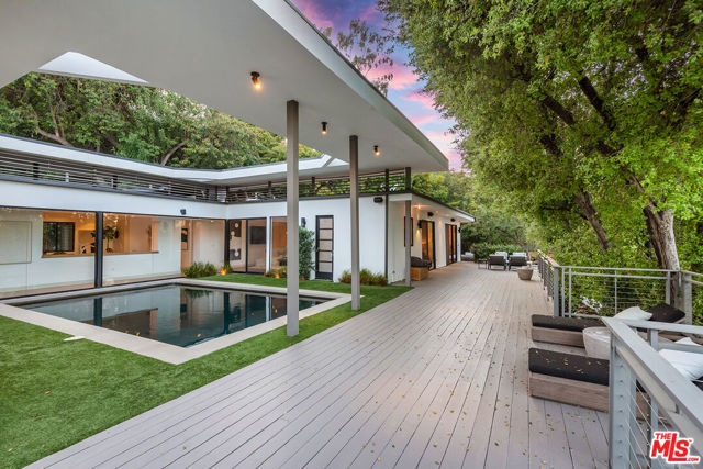 15941 Skytop Road, Encino CA: https://media.crmls.org/mediaz/cda2e9ed-4caf-483b-8074-936583be2a18.jpg