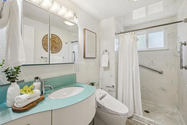3483 Skyline Dr, Hayward CA: https://media.crmls.org/mediaz/cda32c8a-2631-4614-bccf-2a472d0e3b5a.jpg