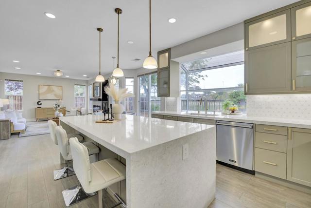 998 Governors Bay Drive, Redwood City CA: https://media.crmls.org/mediaz/cda3df2c-27ee-496e-9161-7606b2797222.jpg