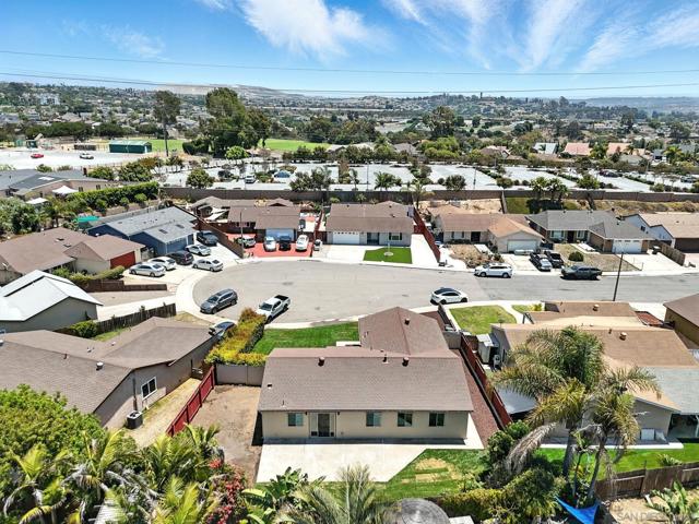 1285 Waxwing Ln, Chula Vista CA: https://media.crmls.org/mediaz/cda463d6-156f-405d-8156-20b4b7ce08c4.jpg
