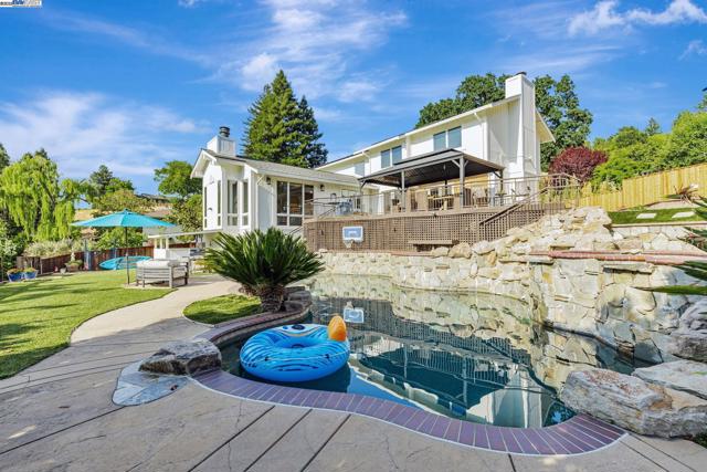 324 Merrilee Place, Danville CA: https://media.crmls.org/mediaz/cda54a5d-713a-46e0-ab3f-c7cf4e21bb2d.jpg