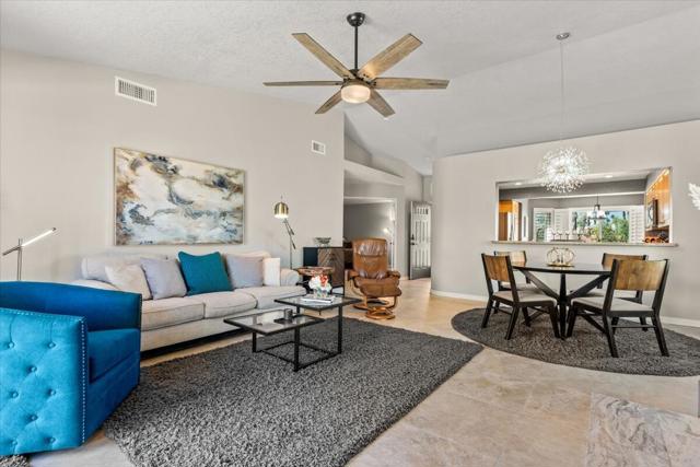 296 Vista Royale E Circle, Palm Desert CA: https://media.crmls.org/mediaz/cda5f6f7-ffe1-4923-bb8b-c2e292437e57.jpg