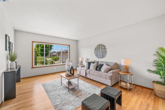 36092 Blair Pl, Fremont CA: https://media.crmls.org/mediaz/cda620f6-99f4-4ef8-8da0-2e1d54daad82.jpg