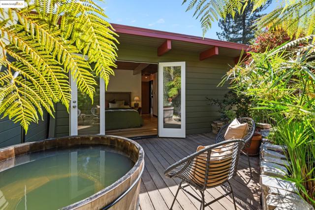 1148 Cragmont Ave, Berkeley CA: https://media.crmls.org/mediaz/cda71bad-a573-41c9-9030-74f4d9eef60f.jpg