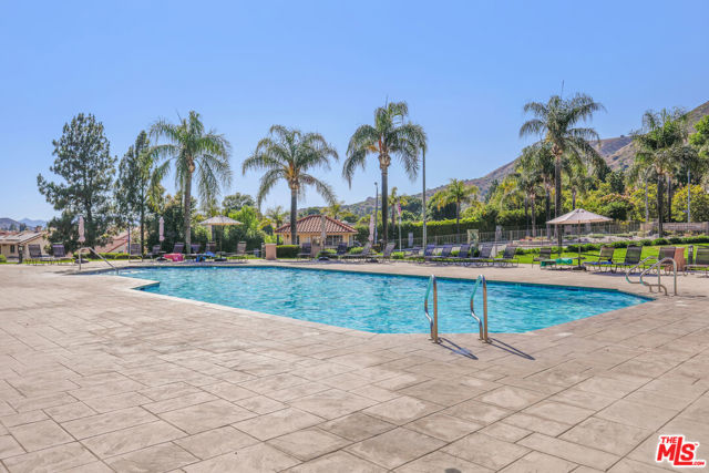 12119 Falcon Crest Way, Porter Ranch CA: https://media.crmls.org/mediaz/cda73e4a-760d-4aac-b1cd-b2944aa65eae.jpg