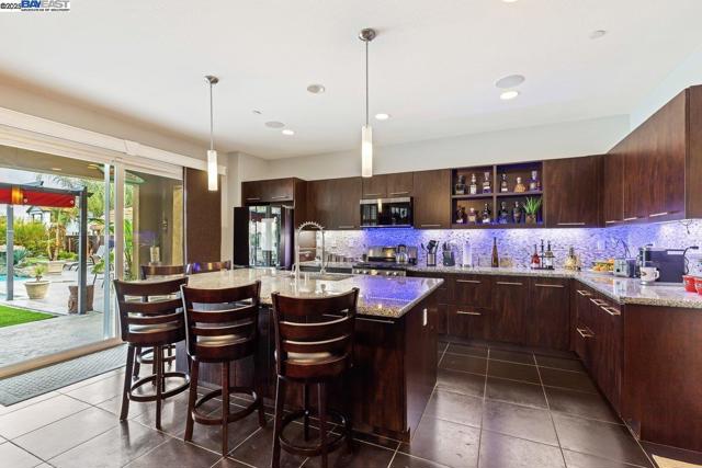 1050 Clear Lake Dr, Oakley CA: https://media.crmls.org/mediaz/cda79a12-6090-433e-a7b2-980b383d3b2b.jpg