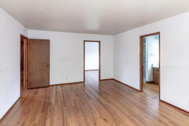 60 View Street, Los Altos CA: https://media.crmls.org/mediaz/cda7af88-9a09-473a-8227-f944e9491c1f.jpg