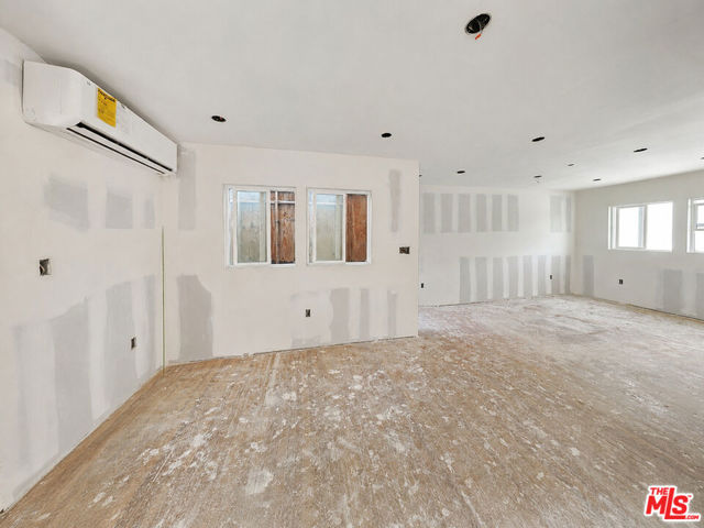 14426 Friar Street photo 27