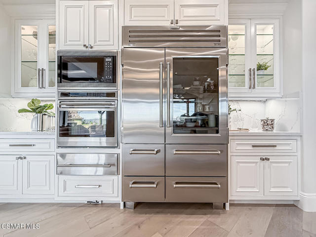 25877 Shady Oak Lane, Valencia CA: https://media.crmls.org/mediaz/cda825f3-51d7-4aee-b9ef-8067d78da0e3.jpg