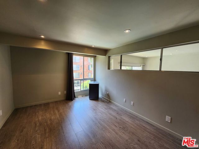 1440 Veteran Avenue, Los Angeles CA: https://media.crmls.org/mediaz/cda8459a-282d-4a3c-badd-689458ea586c.jpg
