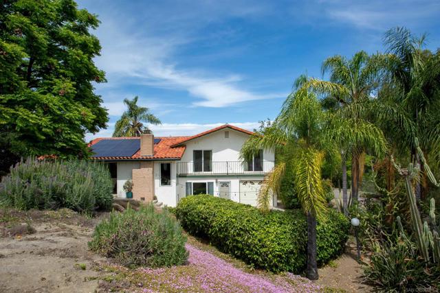 28628 Mountain Meadow Rd, Escondido CA: https://media.crmls.org/mediaz/cda84b66-81e2-4842-8b97-9dc859259b09.jpg