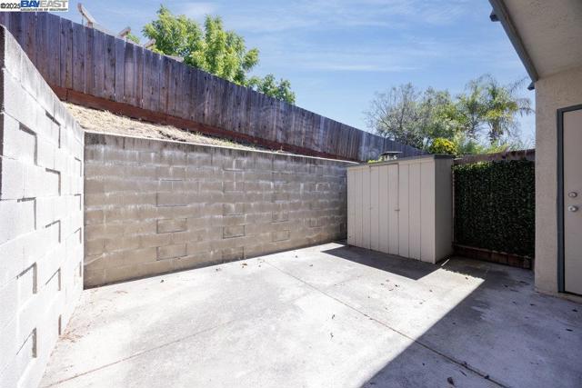 21000 Ocean View Dr, Hayward CA: https://media.crmls.org/mediaz/cda8568d-cbd3-47c3-a43b-16b623c7c225.jpg