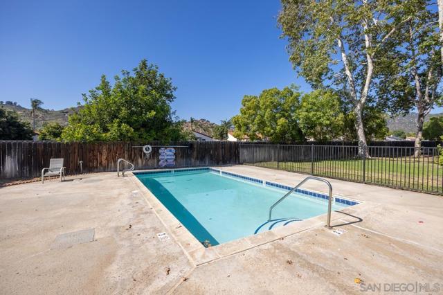 2566 WHITE OAK PLACE, Escondido CA: https://media.crmls.org/mediaz/cda880b8-1bda-4d9a-b455-779800dff5d2.jpg