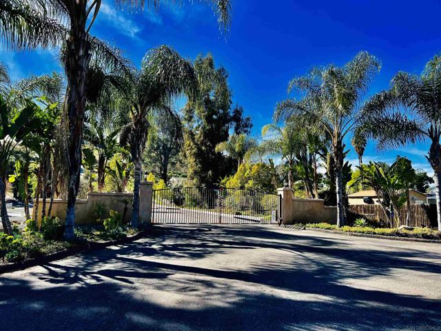 1712 Horizon Heights Cir, El Cajon CA: https://media.crmls.org/mediaz/cda8c29c-339a-4243-b90a-c088dc11303a.jpg
