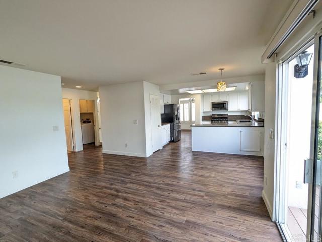 Detail Gallery Image 10 of 28 For 649 Montage Rd, Oceanside,  CA 92057 - 4 Beds | 3 Baths