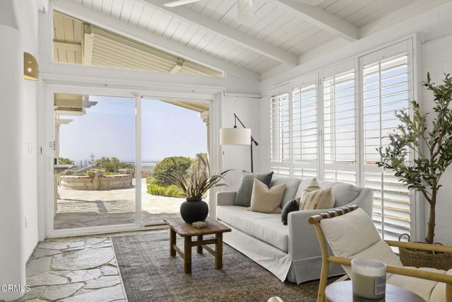 7090 El Malabar Drive, Ventura CA: https://media.crmls.org/mediaz/cda909d6-1a0c-47b8-88ab-c4fe5c7de925.jpg