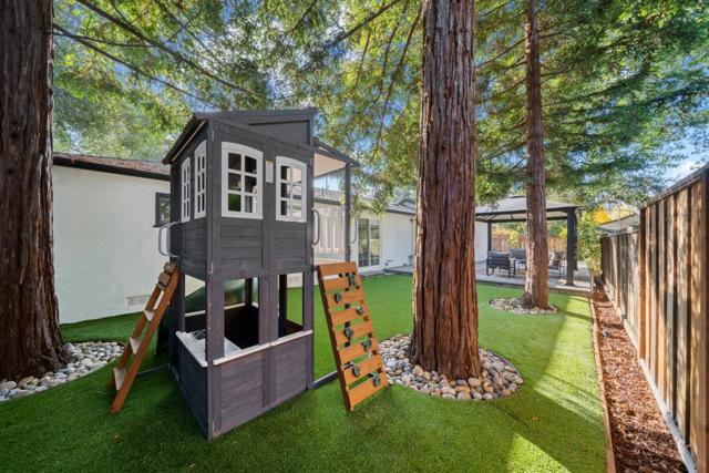 108 Durham Street, Menlo Park CA: https://media.crmls.org/mediaz/cda94afd-4883-497a-aaf7-3142c846bad0.jpg