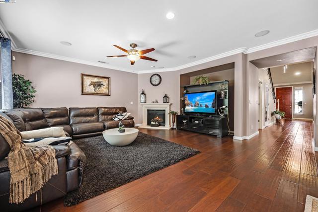 6232 Murdock Way, San Ramon CA: https://media.crmls.org/mediaz/cda94e16-dc14-4468-b0f5-c94a463caed8.jpg