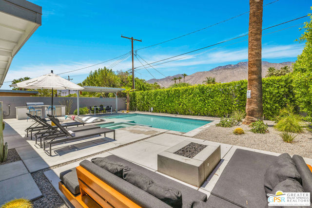 587 N Calle Marcus, Palm Springs CA: https://media.crmls.org/mediaz/cda9fa76-1430-42e1-9712-cd9ec4b63e8a.jpg