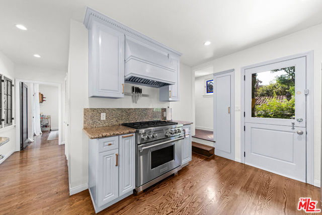 6626 Cahuenga Terrace, Los Angeles CA: https://media.crmls.org/mediaz/cdaac12e-a51e-4fa4-9f3a-155695088b88.jpg