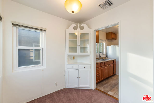 811 E Nutwood Street, Inglewood CA: https://media.crmls.org/mediaz/cdab2d6a-1f52-4abc-be34-a782c14d392c.jpg