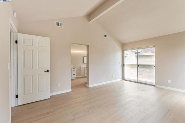 19723 Redwood Rd, Castro Valley CA: https://media.crmls.org/mediaz/cdab2fba-815b-45c2-8107-d57ddd858259.jpg