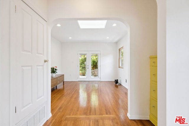 11819 Juniette Street, Culver City CA: https://media.crmls.org/mediaz/cdabd151-9f64-4ab1-9158-32215065aeeb.jpg