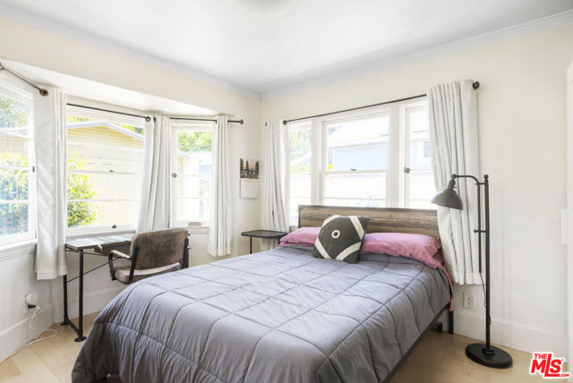 4989 Vincent Avenue, Los Angeles CA: https://media.crmls.org/mediaz/cdabf0c3-5db2-4160-aec9-a3a0c218ef6e.jpg