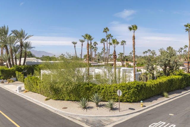 70880 Sunny Lane, Rancho Mirage CA: https://media.crmls.org/mediaz/cdac1b7d-7286-49d2-beba-0bf145006d59.jpg