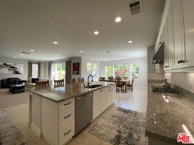 18648 Juniper Springs Drive, Canyon Country CA: https://media.crmls.org/mediaz/cdac1f3f-f98b-4305-824b-bdb94feb4d3e.jpg