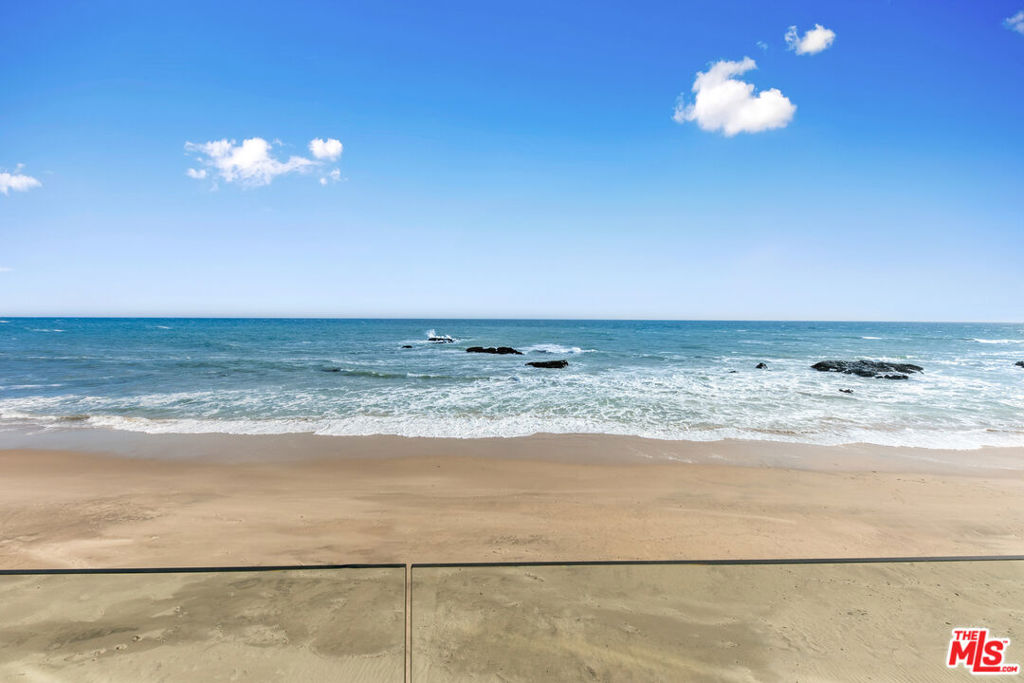 https://media.crmls.org/mediaz/cdac3f36-1565-4631-bd3e-7eeb609a92bc.jpg?preset=X-Large