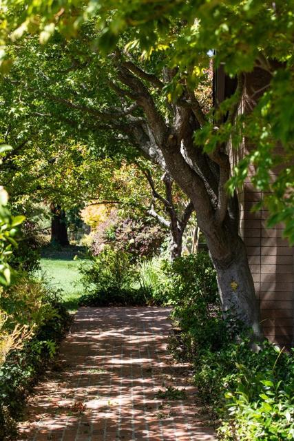 23480 Ravensbury Avenue, Los Altos Hills CA: https://media.crmls.org/mediaz/cdacb167-ddf1-4248-ab32-63ef3a24f529.jpg