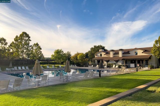 9356 Mediar Dr, San Ramon CA: https://media.crmls.org/mediaz/cdacf253-6356-420b-bb5e-dc5f42e01223.jpg
