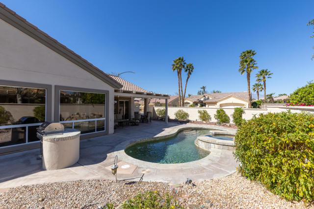 78210 Gray Hawk Drive, Palm Desert CA: https://media.crmls.org/mediaz/cdad2540-fce7-4266-afb4-c6f76b157d4e.jpg