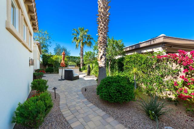 81139 Laguna Court, La Quinta CA: https://media.crmls.org/mediaz/cdad6e41-ca8c-4448-bf14-4a3f28980b89.jpg